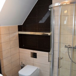 Quartz brown and cream Bathroom 