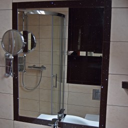 Quartz brown and cream Bathroom 