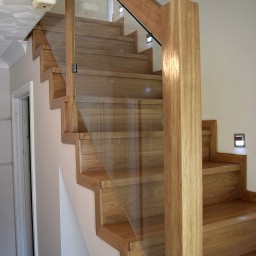 Oak stairs with glass balustrade 