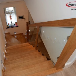 Oak stairs with glass balustrade 