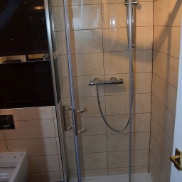 Quartz brown and cream Bathroom 