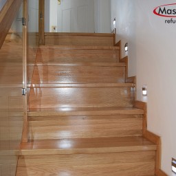 Oak stairs with glass balustrade 